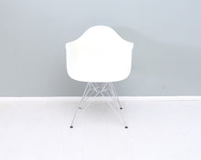 Ladda upp bild till gallerivisning, Vitra Eames DAR tuoli
