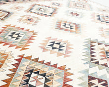 Lataa kuva Galleria-katseluun, 4Living Taiga viskoosimatto 160x230 cm
