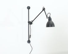 Lataa kuva Galleria-katseluun, DCW éditions Lampe Gras 210° seinävalaisin pyöreä varjostin
