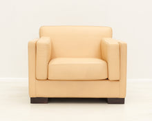 Load image into Gallery viewer, Boknäs nahkanojatuoli beige
