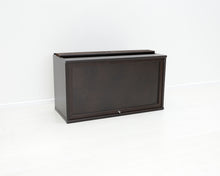 Load image into Gallery viewer, Boknäs mappivitriini umpiovella S39cm, K47cm
