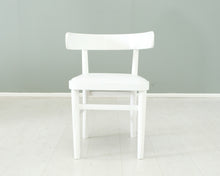 Lataa kuva Galleria-katseluun, Werner West Hugging chair valkoinen
