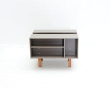 Lataa kuva Galleria-katseluun, Isokon Penguin Donkey Mark 2 hylly
