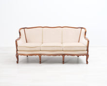 Lataa kuva Galleria-katseluun, Rokokootyylinen 3-istuttava kangassohva beige
