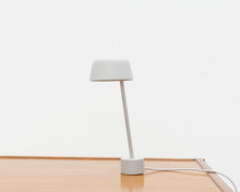 Load image into Gallery viewer, Muuto Lean Lamp seinävalaisin
