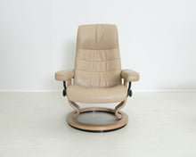 Lataa kuva Galleria-katseluun, Ekornes Stressless nojatuoli ja rahi
