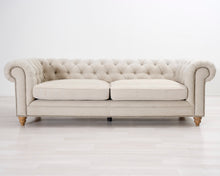 Load image into Gallery viewer, Chesterfield 3-istuttava sohva beige
