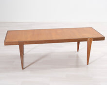 Load image into Gallery viewer, IKEA Brando tiikkinen sohvapöytä
