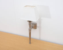 Load image into Gallery viewer, Seinävalaisin valkoinen

