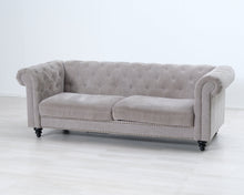 Lataa kuva Galleria-katseluun, Chesterfield sohva vaaleanharmaa
