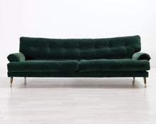 Load image into Gallery viewer, The Sofa Store Amelia 3-istuttava samettisohva vihreä
