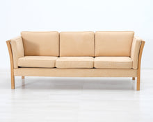 Lataa kuva Galleria-katseluun, 3-istuttava kangassohva beige
