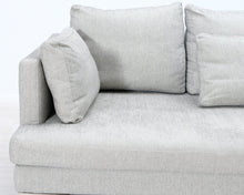 Lataa kuva Galleria-katseluun, BoConcept Istra 3-istuttava kangassohva vaaleanharmaa
