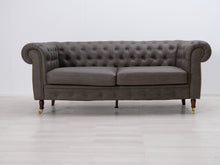 Ladda upp bild till gallerivisning, Brandas 3-istuttava Chesterfield sohva harmaa
