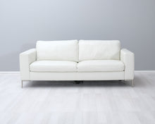 Lataa kuva Galleria-katseluun, Natuzzi Italsofa 3-istuttava nahkasohva valkoinen
