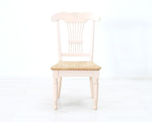 Lataa kuva Galleria-katseluun, Tuoli punotulla istuimella
