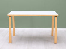 Ladda upp bild till gallerivisning, Artek 81B ruokapöytä koivu / valkoinen
