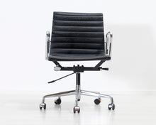 Ladda upp bild till gallerivisning, Vitra Aluminium Chair EA 118 -työtuoli
