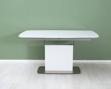 Load image into Gallery viewer, BoConcept ruokapöytä lasilevyllä valkoinen

