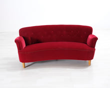 Lataa kuva Galleria-katseluun, 2,5-istuttava samettisohva punainen
