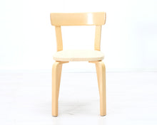 Load image into Gallery viewer, Artek 69 tuoli beigellä kangasistuimella
