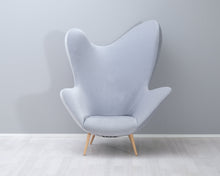 Ladda upp bild till gallerivisning, Ateljé Sotamaa The Happy Chair nojatuoli harmaa
