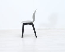 Ladda upp bild till gallerivisning, Calligaris ruokatuoli harmaalla istuimella
