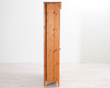 Lataa kuva Galleria-katseluun, Mayflower Collection vitriinikaappi

