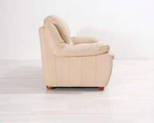 Lataa kuva Galleria-katseluun, 2-istuttava nahkasohva beige
