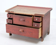 Load image into Gallery viewer, Vintage puulipasto
