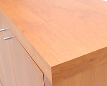 Load image into Gallery viewer, Täyspuinen senkki
