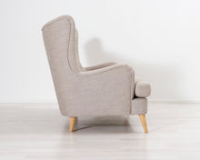 Lataa kuva Galleria-katseluun, 2-istuttava kangassohva vaaleanharmaa
