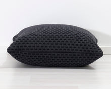 Load image into Gallery viewer, Hem Dash Cushion Medium tyyny musta
