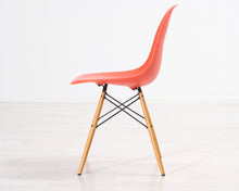 Lataa kuva Galleria-katseluun, DSW Vitra Eames tuoli oranssi
