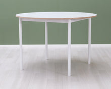Lataa kuva Galleria-katseluun, Muuto Base pöytä ⌀ 110 cm valkoinen
