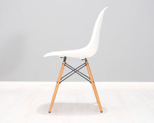 Ladda upp bild till gallerivisning, Vitra Eames DSW tuoli valkoinen
