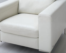 Lataa kuva Galleria-katseluun, Italsofa nahkanojatuoli valkoinen
