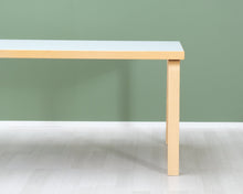 Load image into Gallery viewer, Artek 82A pöytä koivu / valkoinen
