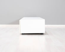 Lataa kuva Galleria-katseluun, BoConcept TV-taso valkoinen
