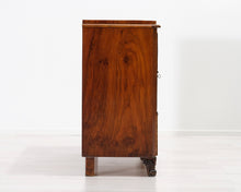 Lataa kuva Galleria-katseluun, Vanha lipasto ruskea
