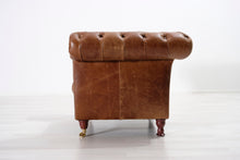 Load image into Gallery viewer, Chesterfield-tyylinen nahkanojatuoli ruskea
