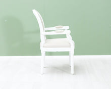 Load image into Gallery viewer, Kustavistyylinen tuoli valkoinen
