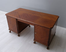 Lataa kuva Galleria-katseluun, Massiivipuinen työpöytä
