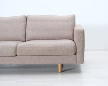 Lataa kuva Galleria-katseluun, Vepsäläinen Design 2-istuttava kangassohva beige
