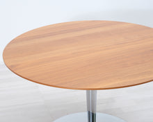 Lataa kuva Galleria-katseluun, Calligaris Planet pöytä pähkinäviilusella pöytälevyllä ø 120 cm
