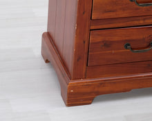 Load image into Gallery viewer, Massiivipuinen vitriinikaappi
