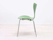 Lataa kuva Galleria-katseluun, Fritz Hansen Series 7 tuoli vihreä
