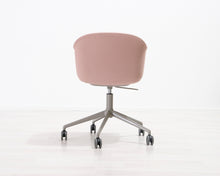 Load image into Gallery viewer, Työtuoli vaaleanpunainen
