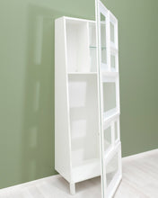 Lataa kuva Galleria-katseluun, Vitriinikaappi valkoinen
