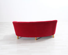 Lataa kuva Galleria-katseluun, 2,5-istuttava samettisohva punainen
